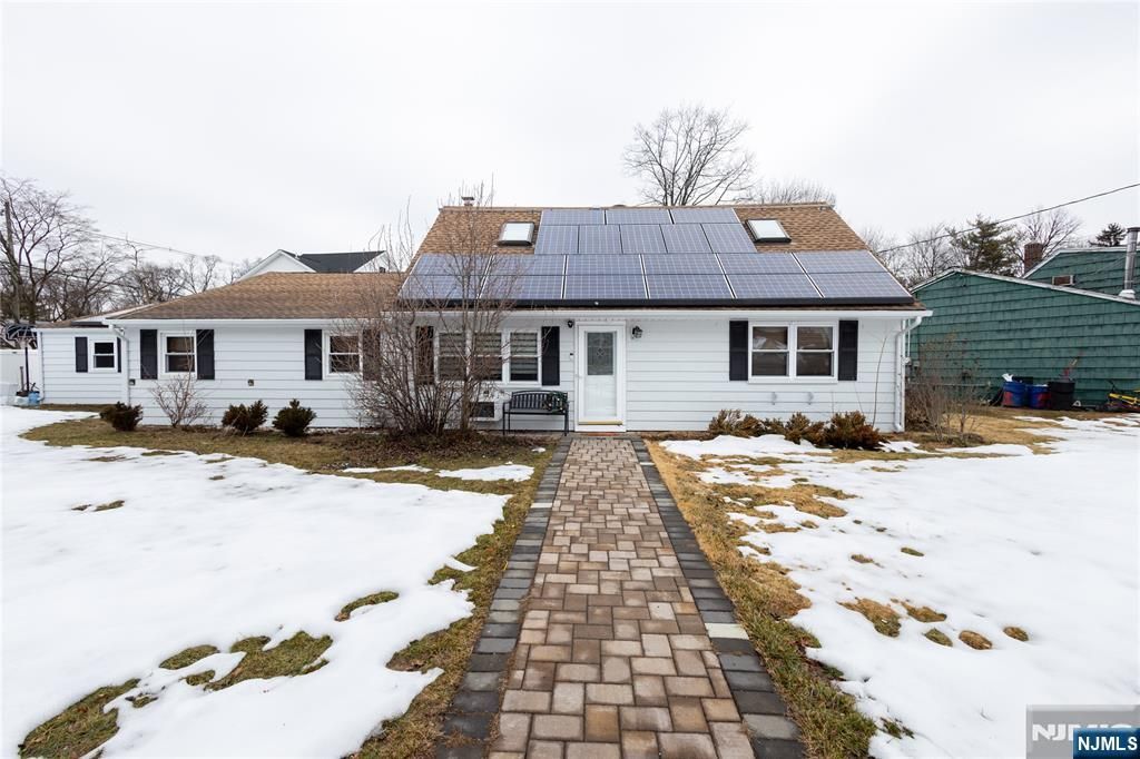 Photo of 5 Ferndale Road, Wayne, NJ 07470 (MLS # 26006108)