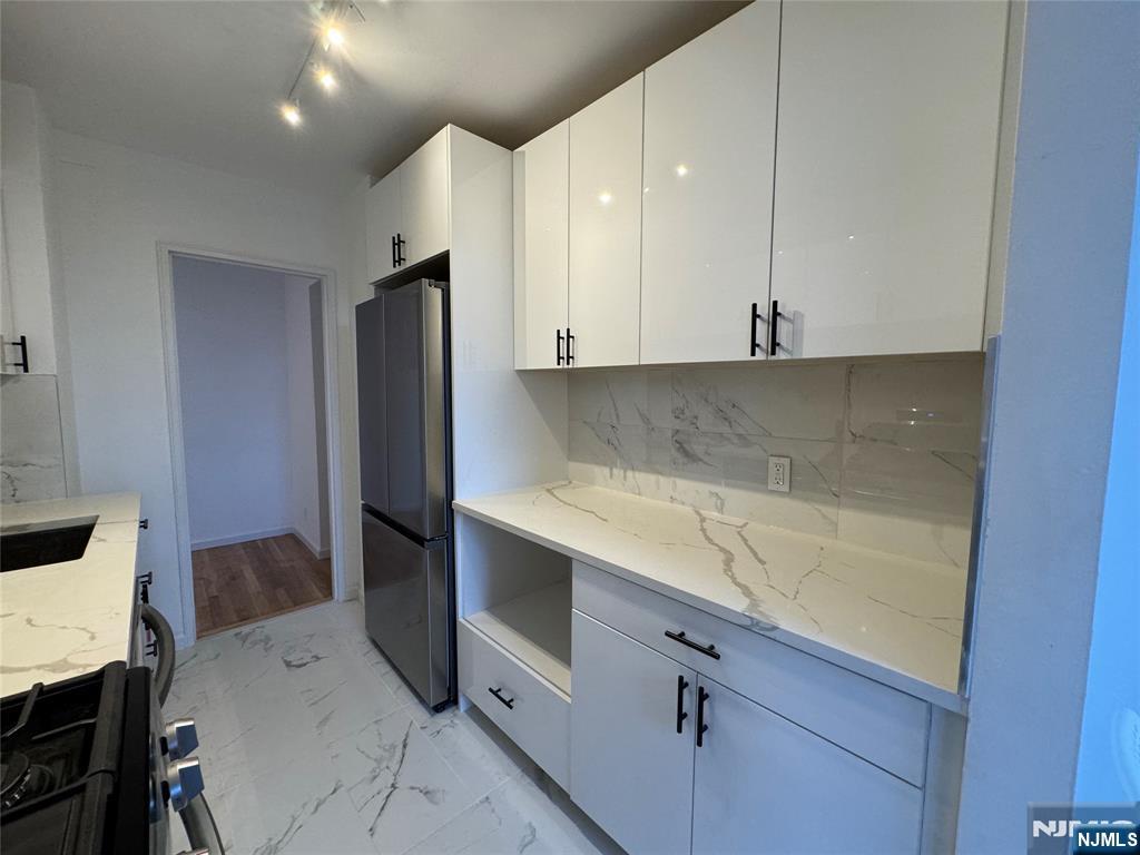 2160 Center Avenue 4G