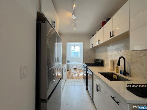 2160 Center Avenue 4G Fort Lee NJ 07024