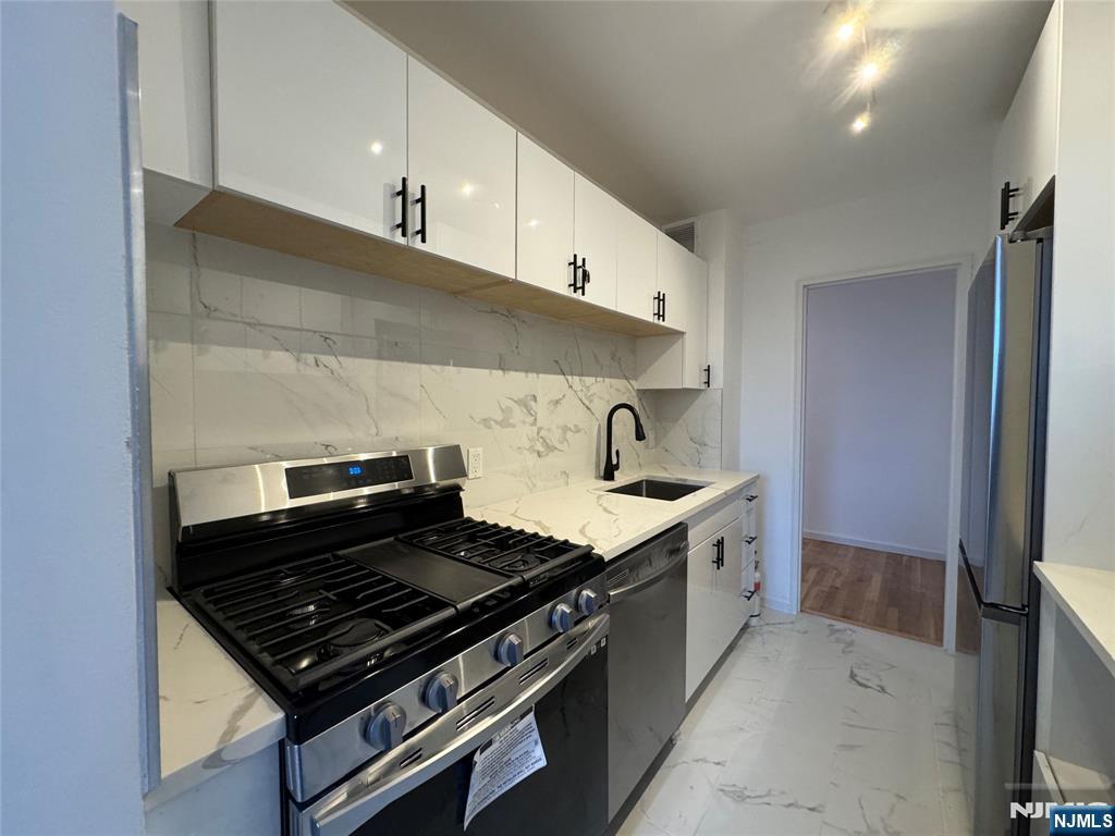 2160 Center Avenue 4G