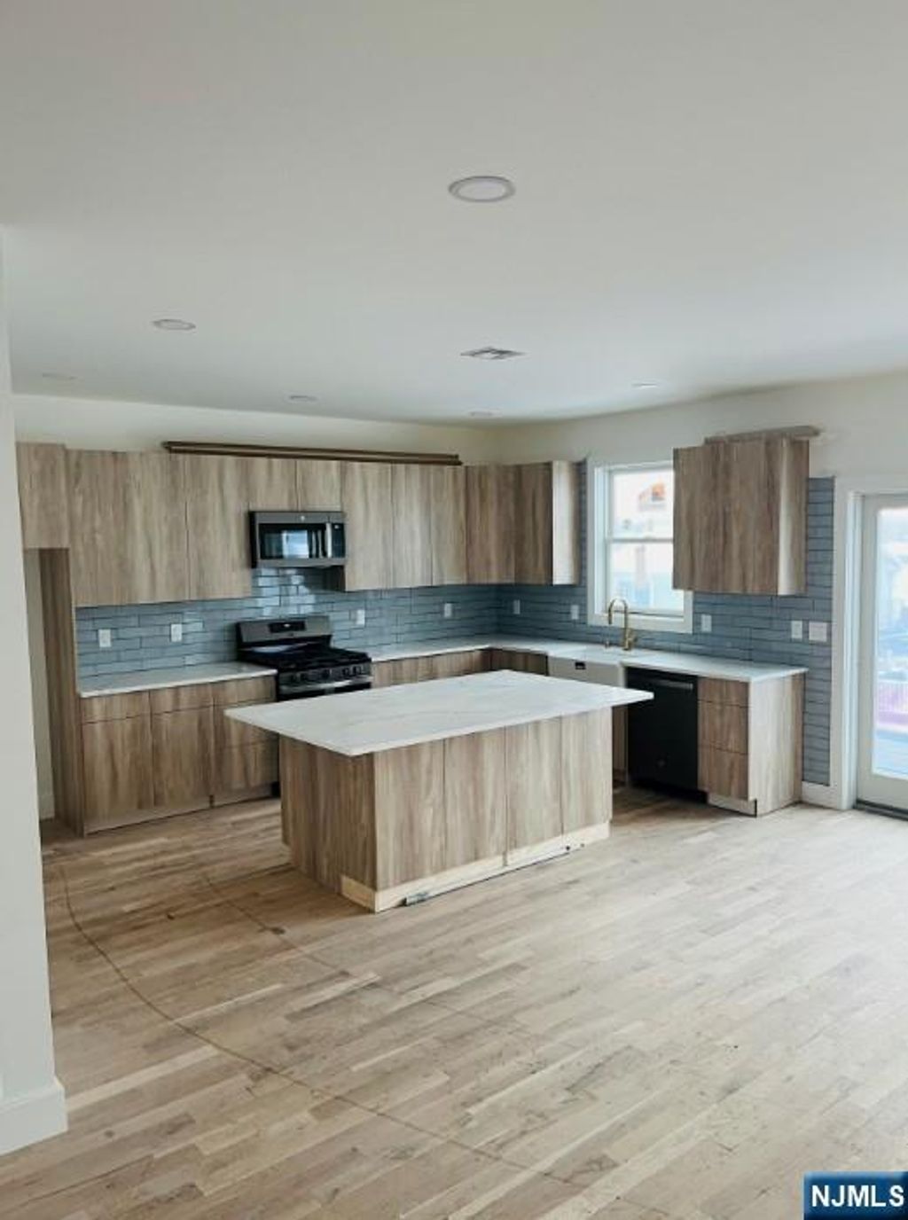 Photo of 180 Philip Avenue, Elmwood Park, NJ 07407 (MLS # 25043442)