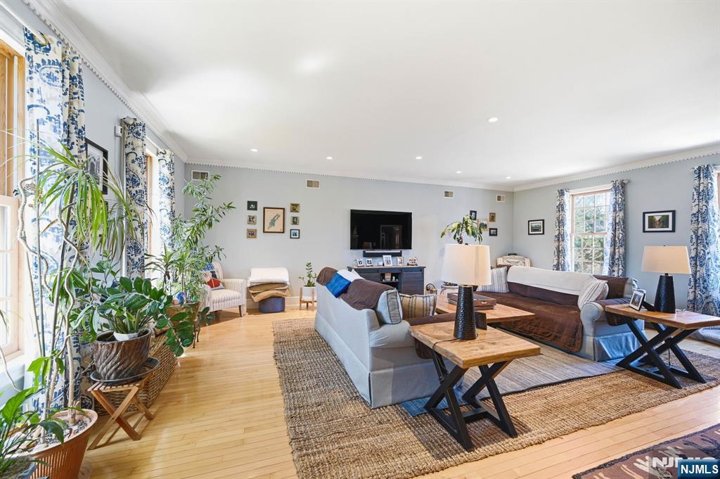 173 Point Breeze Drive