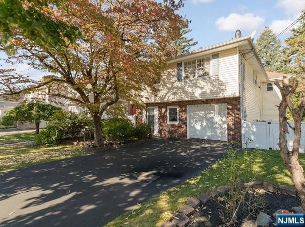 Photo of 168 Hudson Avenue, Ridgefield Park, NJ 07660 (MLS # 25033783)