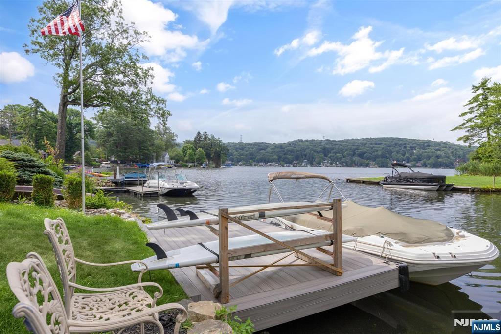 590 W Shore Trail