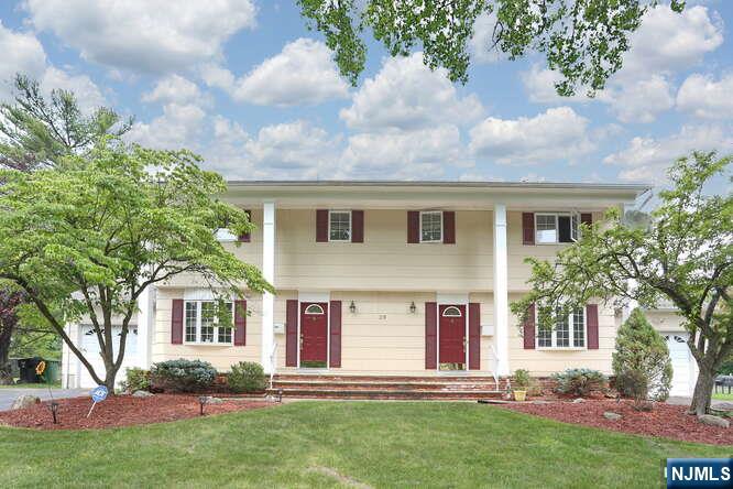 Property for Sale at 29 Millar Court, Paramus, New Jersey - Bedrooms: 6 
Bathrooms: 3.5 
Rooms: 12  - $1,650,000