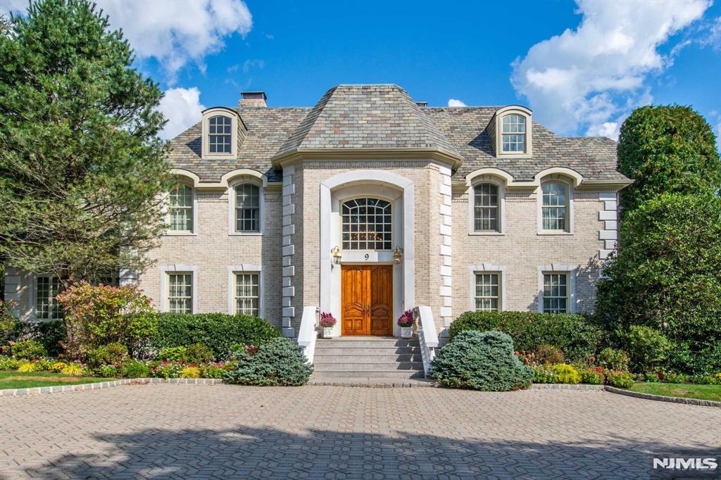 9 Meadow Court