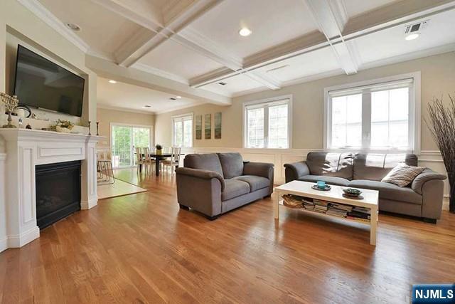 175 Tenafly Rd, Tenafly, New Jersey - 4 Bedrooms  
4 Bathrooms  
8 Rooms - 