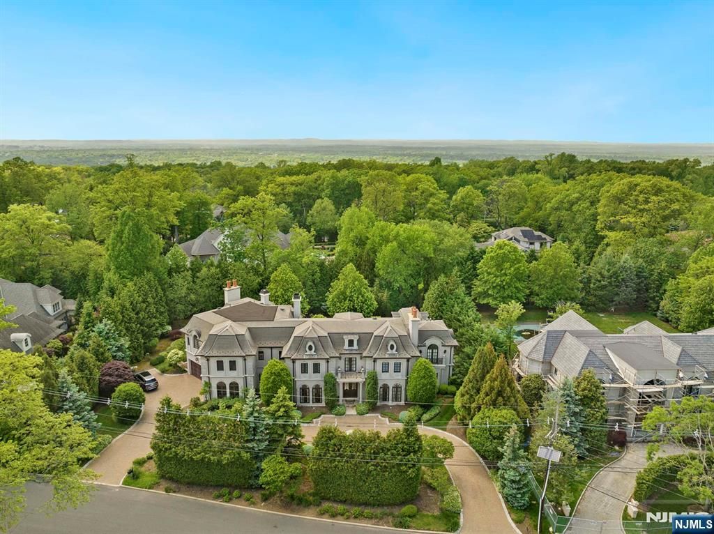 Photo of 78 Roberts Road, Englewood Cliffs, NJ 07632 (MLS # 25005187)