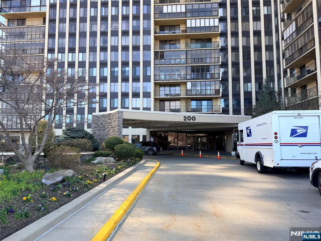 200 Winston Drive 1014