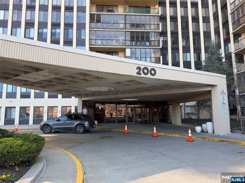 Photo of 200 Winston Drive #1014, Cliffside Park, NJ 07010 (MLS # 26010645)