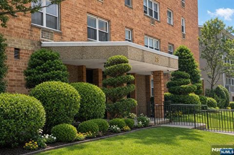 Photo of 25 Jefferson Street #3D, Hackensack, NJ 07601 (MLS # 26025074)