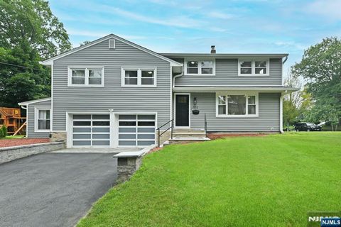 Photo of 502 Ackerman Avenue, Ho-Ho-Kus, NJ 07423 (MLS # 26026926)