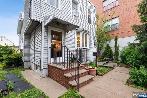 Photo of 520 26th Street, Union City, NJ 07087 (MLS # 26017270)