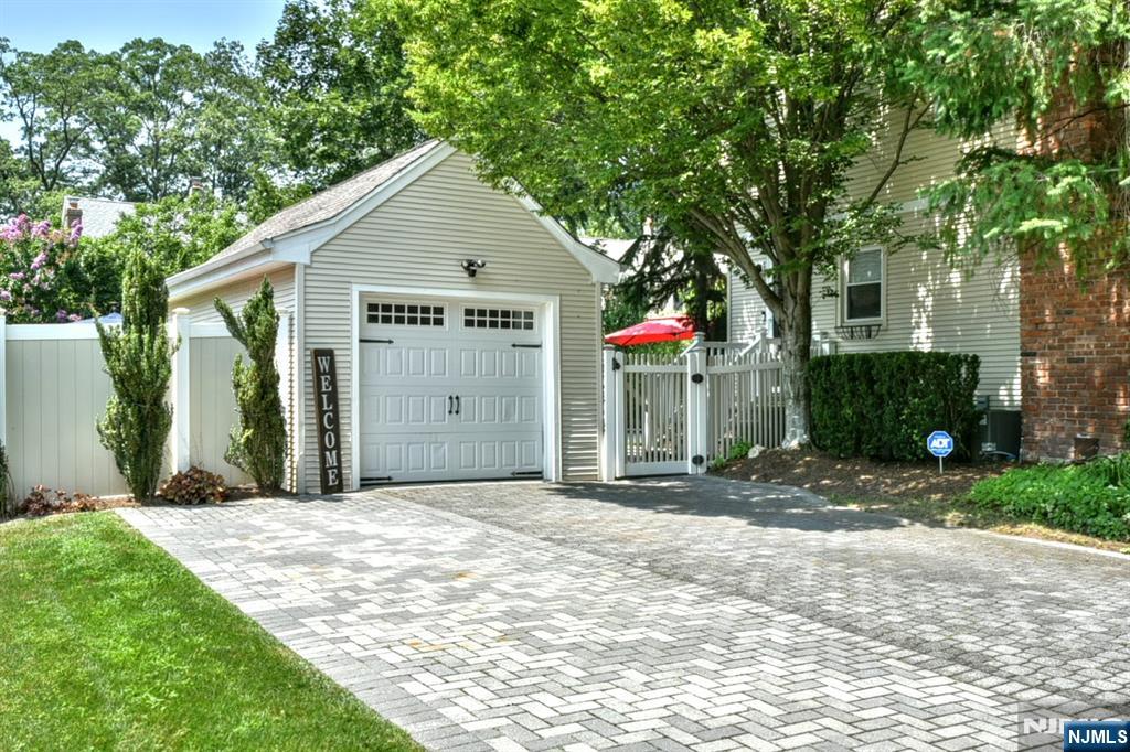 316 Colonial Boulevard