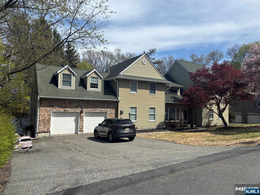 Property for Sale at 28 White Birch Terrace, Kinnelon Borough, New Jersey - Bedrooms: 6 
Bathrooms: 6 
Rooms: 12  - $838,888