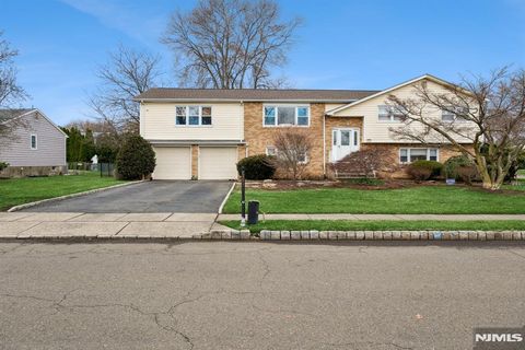 Photo of 2 Caryn Place, Fairfield, NJ 07004 (MLS # 26008766)