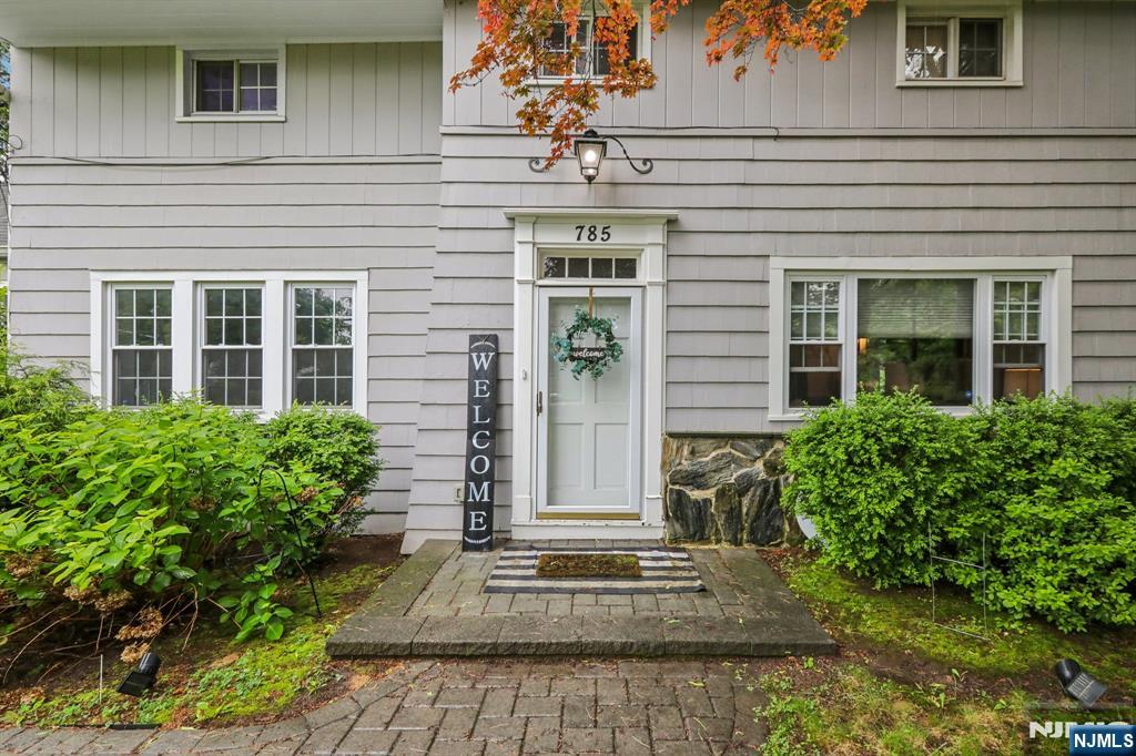 785 Ridgewood Road