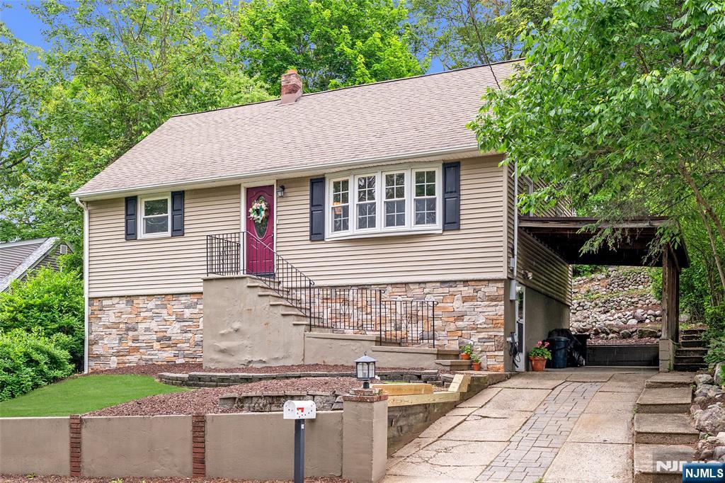 Photo 1 of 24 Oakwood Drive, Ringwood, New Jersey, $499,000, Web #: 325018550