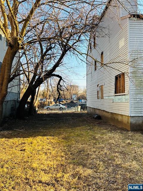 MLS: 25016801