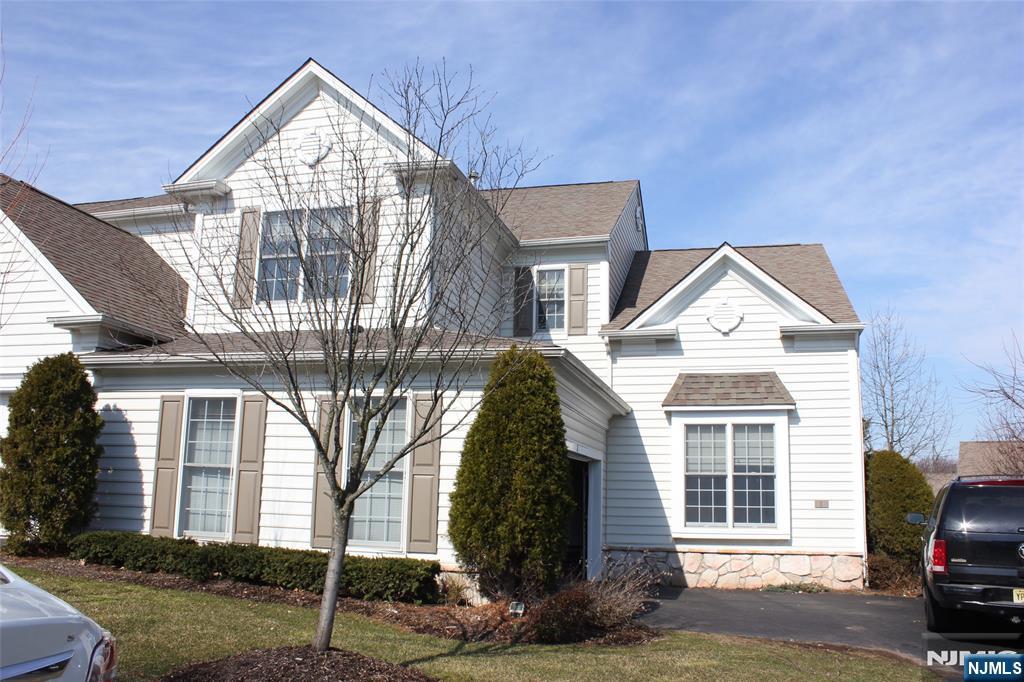 Rental Property at 7 Scarlet Oak Ln, Paramus, New Jersey - Bedrooms: 3 
Bathrooms: 4 
Rooms: 7  - $5,800 MO.
