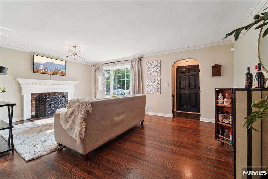 111 Thornbury Avenue