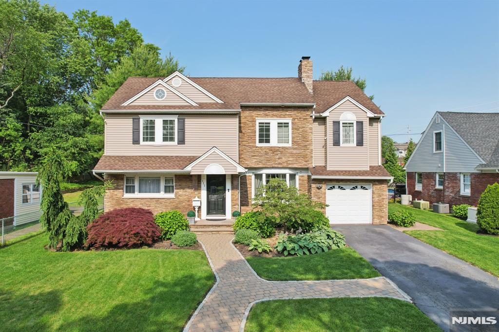 Property for Sale at 111 Thornbury Avenue, Glen Rock, New Jersey - Bedrooms: 5 
Bathrooms: 3 
Rooms: 8  - $1,399,000