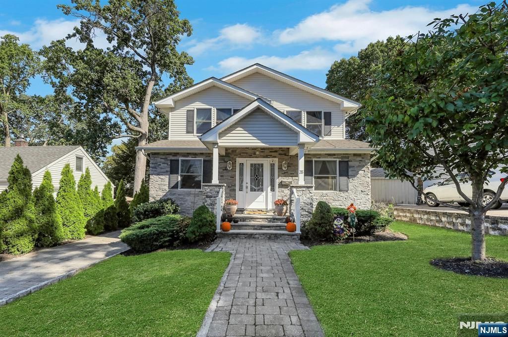 Photo of 35 Franklin Avenue, Hasbrouck Heights, NJ 07604 (MLS # 25035727)