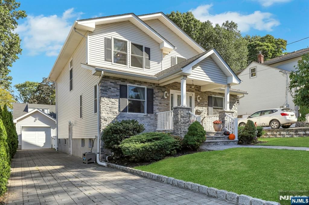 Photo of 35 Franklin Avenue, Hasbrouck Heights, NJ 07604 (MLS # 25035727)