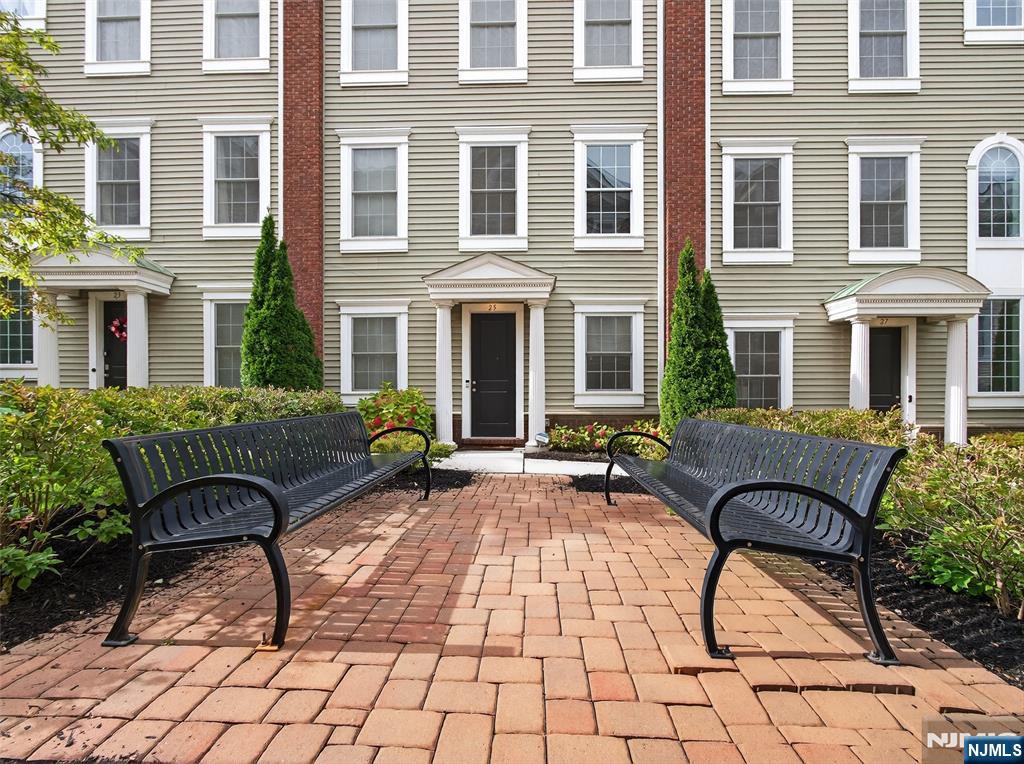 27 Roosevelt Drive
