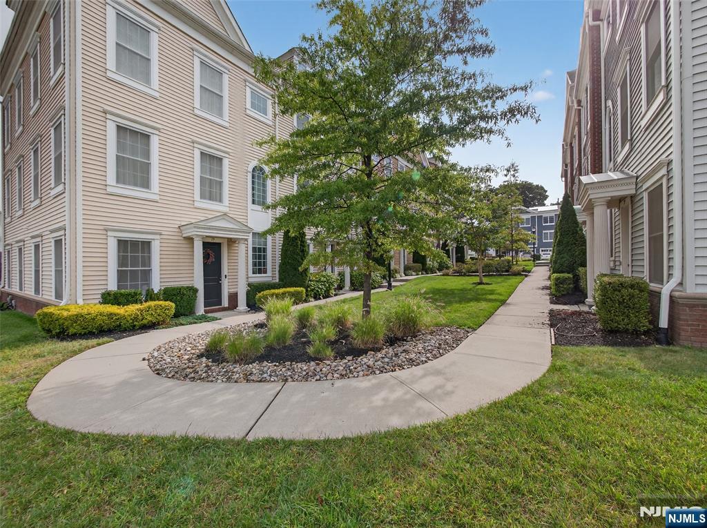 27 Roosevelt Drive