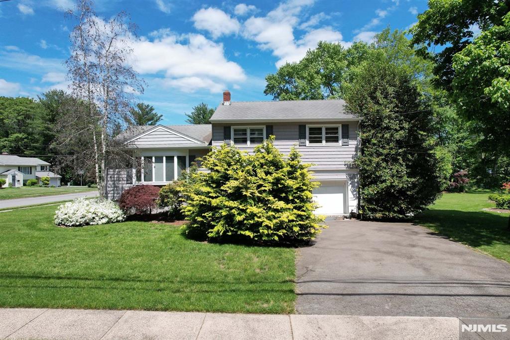 36 Joyce Lane, Wayne, New Jersey - 3 Bedrooms  
1 Bathrooms  
10 Rooms - 