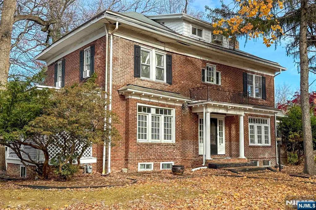 10 Whittier Avenue