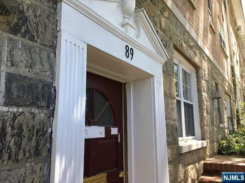 Photo of 89 W Ridgewood Avenue, Ridgewood Village, NJ 07450 (MLS # 26019600)