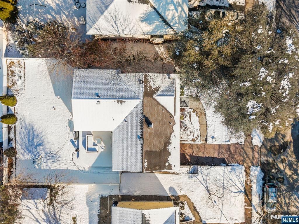 Photo of 14 Weeks Court, Clifton, NJ 07013 (MLS # 25043509)