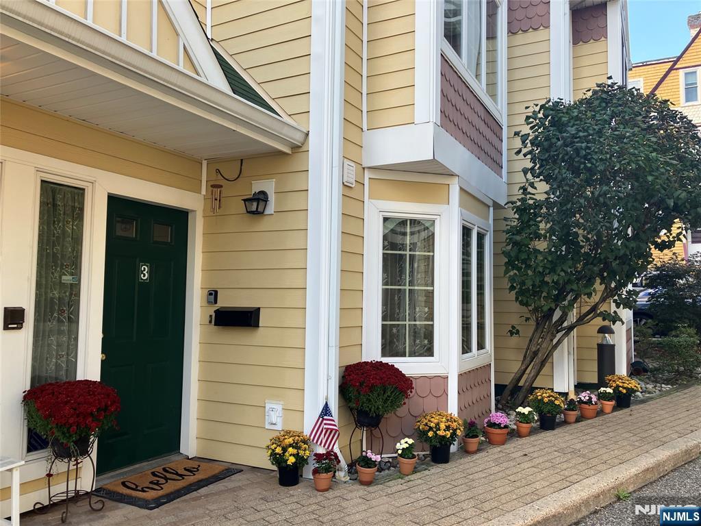 51 N Mountain Avenue 3