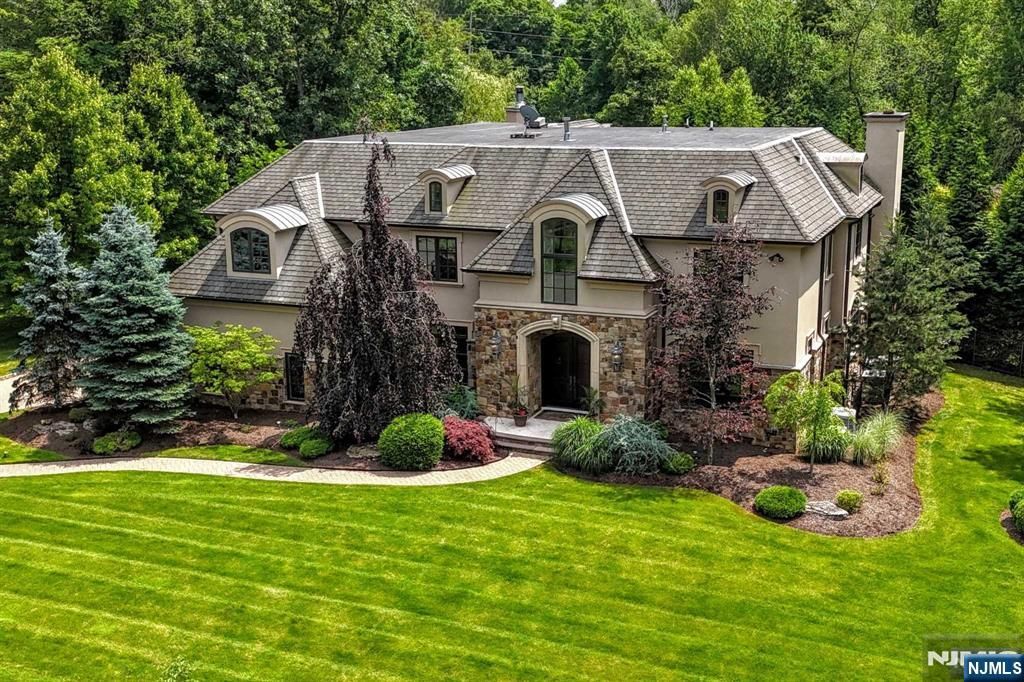 Photo of 70 Oak Drive, Upper Saddle River, NJ 07458 (MLS # 25016421)