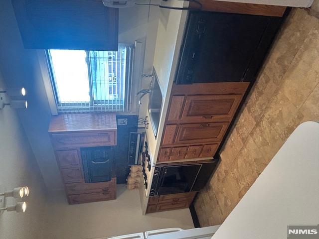 Caldwell, New Jersey 07006, United States, 1 Bedroom Bedrooms, ,1 BathroomBathrooms,Residential,Pending,155707