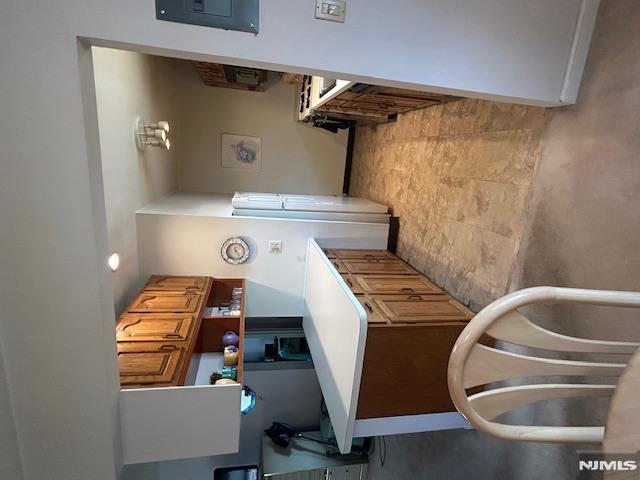 Caldwell, New Jersey 07006, United States, 1 Bedroom Bedrooms, ,1 BathroomBathrooms,Residential,Pending,155707