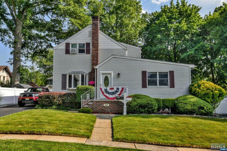 Beautiful opportunity to move to a the town of Hillsdale. Great for commuters access to NJ transit. Gorgeous Colonial 3 bedrooms - 2 full bathrooms on dead end street.Kitchen with granite countertops - full dining room and den.Full basement with plenty of storage/lush private backyard with deck-fire-pit, fully fenced in complete privacy and storage shed. This is NOT to be missed. Call Tara Santry 201-707-5299