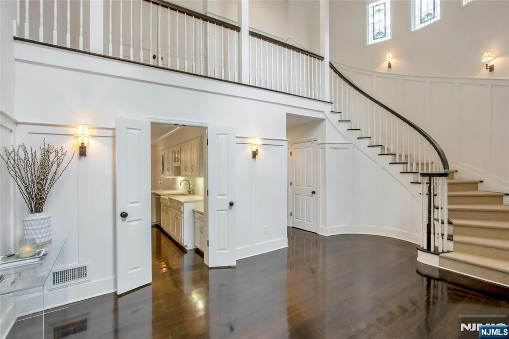 Photo of 5 Leslie Place, Tenafly, NJ 07670 (MLS # 25033256)