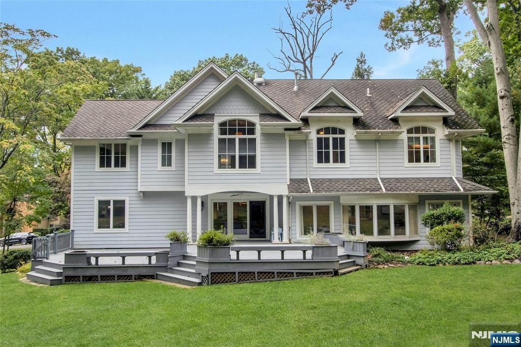 Photo of 5 Leslie Place, Tenafly, NJ 07670 (MLS # 25033256)