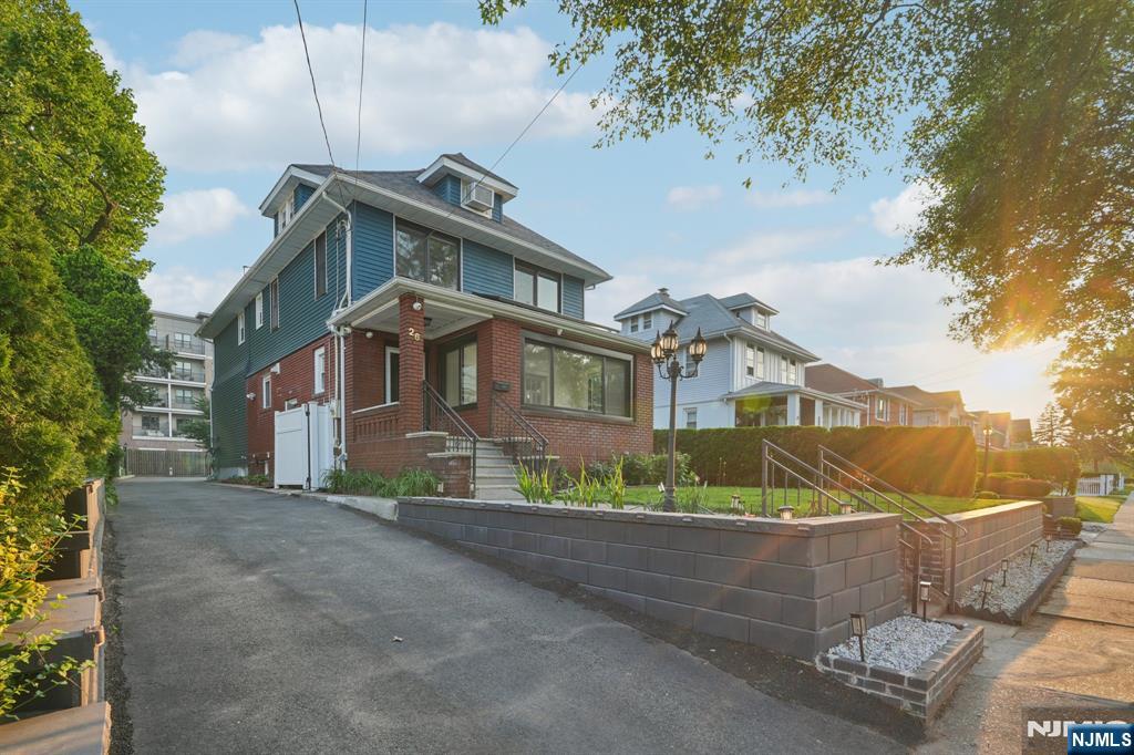 26 Amsterdam Avenue