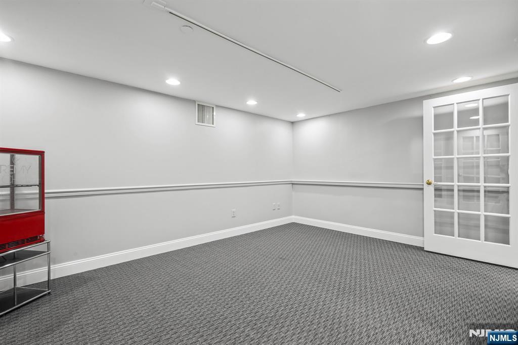 401 Pleasant Valley Way