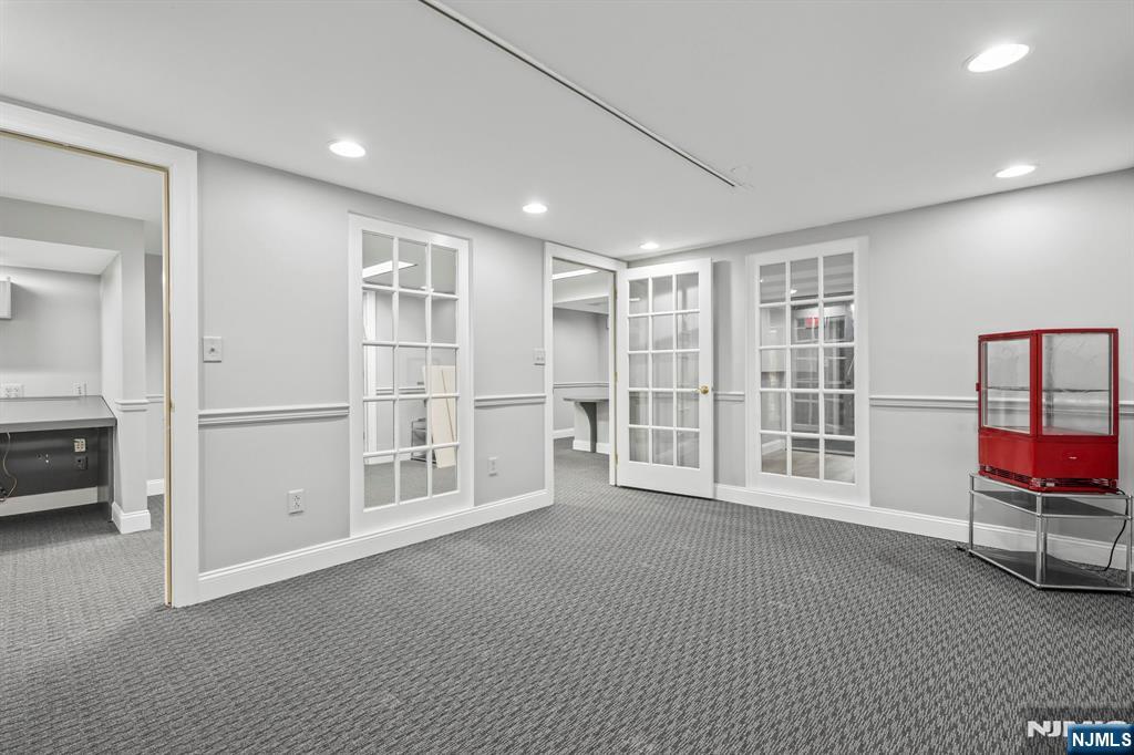 401 Pleasant Valley Way