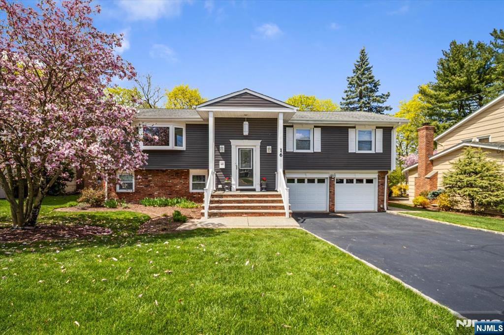 Property for Sale at 16 Condit Court, Roseland, New Jersey - Bedrooms: 3 
Bathrooms: 3 
Rooms: 8  - $879,000