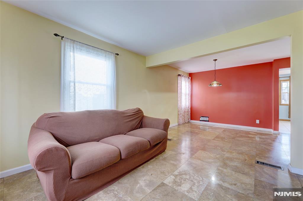 104 Edgewood Avenue
