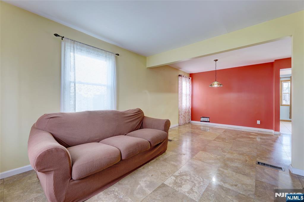 104 Edgewood Avenue