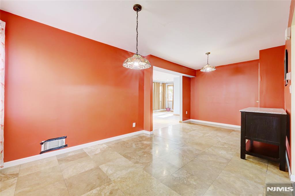 104 Edgewood Avenue