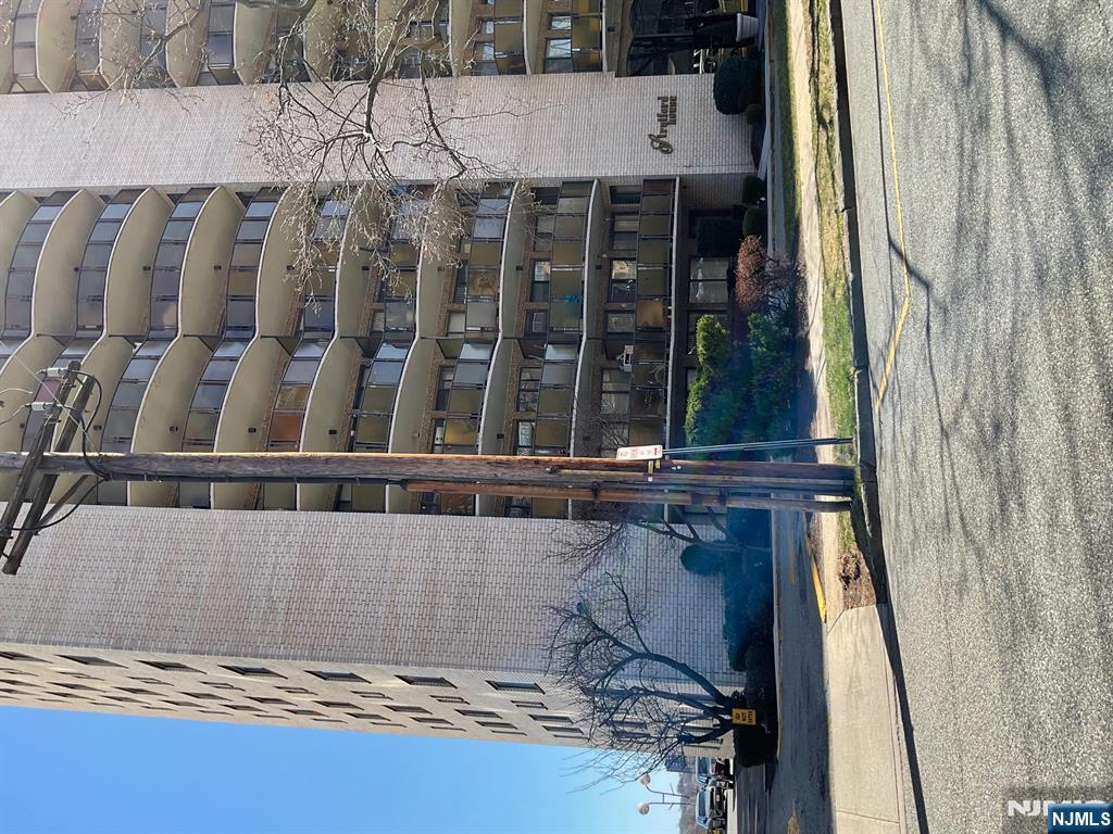 150 Overlook Ave 8J, Hackensack, New Jersey - 1 Bedrooms  
1 Bathrooms  
4 Rooms - 