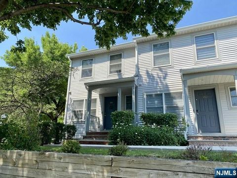 Photo of 144 Panorama Dr, Edgewater, NJ 07020 (MLS # 26012608)